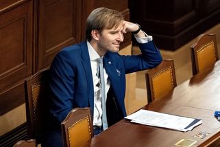 Ministerstvo podá trestní oznámení za milionové padáky ve zdravotní pojišťovně - Novinky
